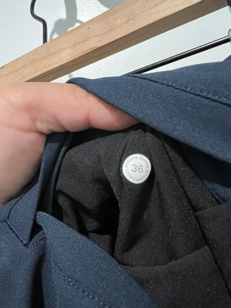 Seller #76 - Lululemon Commission Relaxed Fit Short 11" *Warpstreme - True Navy - Size 36