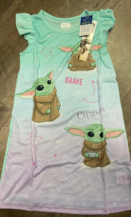 New girl small 6/6X pajama gown star wars