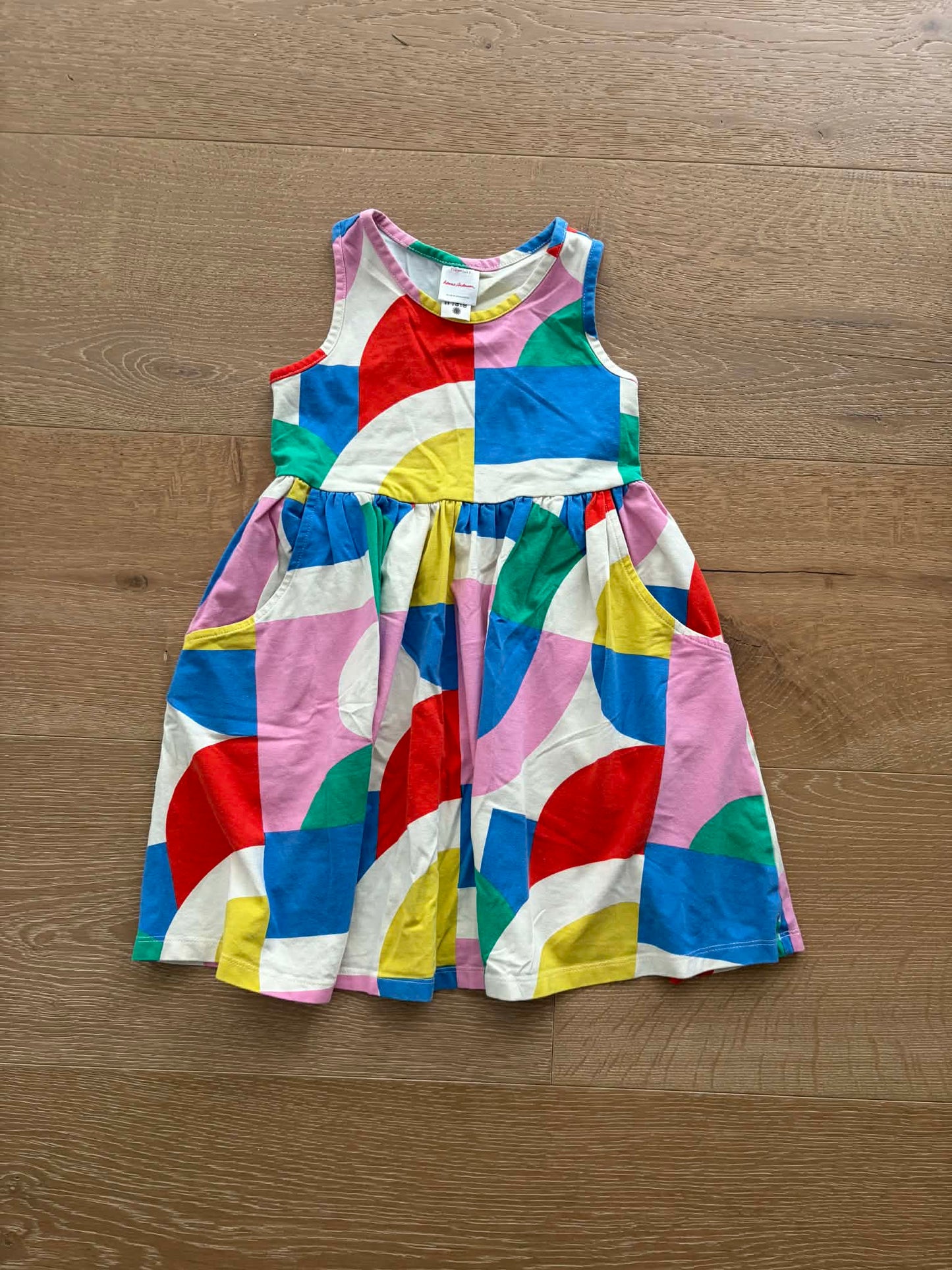 #196 Hanna Andersson Girls Size 5 Abstract Shapes Multicolor Racerback Dress with Pockets