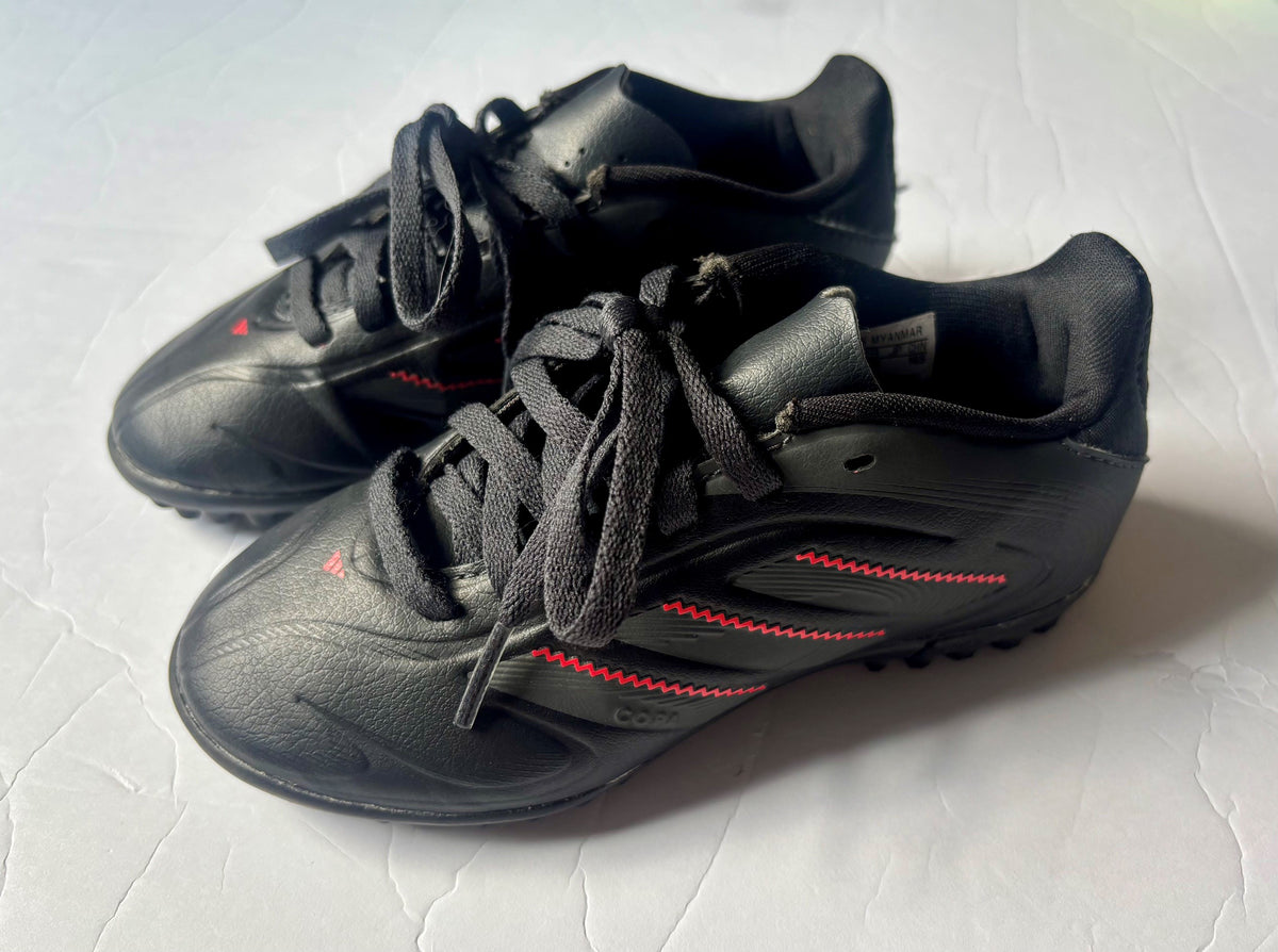 #154 Adidas Indoor Soccer Cleats Boys Size 10 EUC