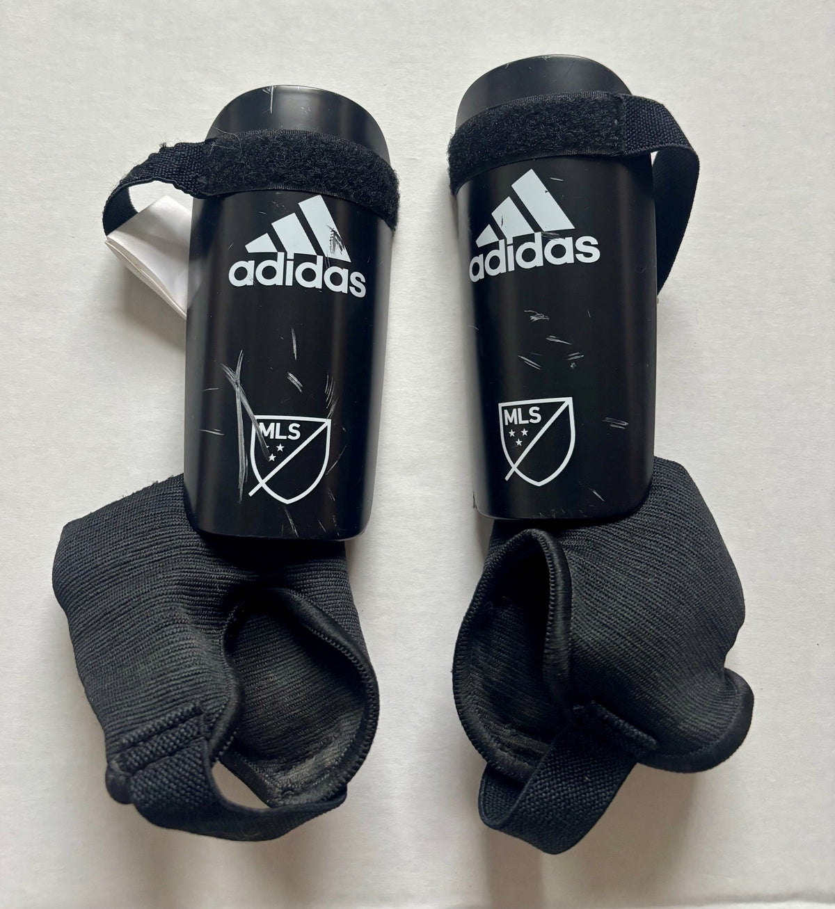 #154 Adidas Shin Guards Size Small VGUC