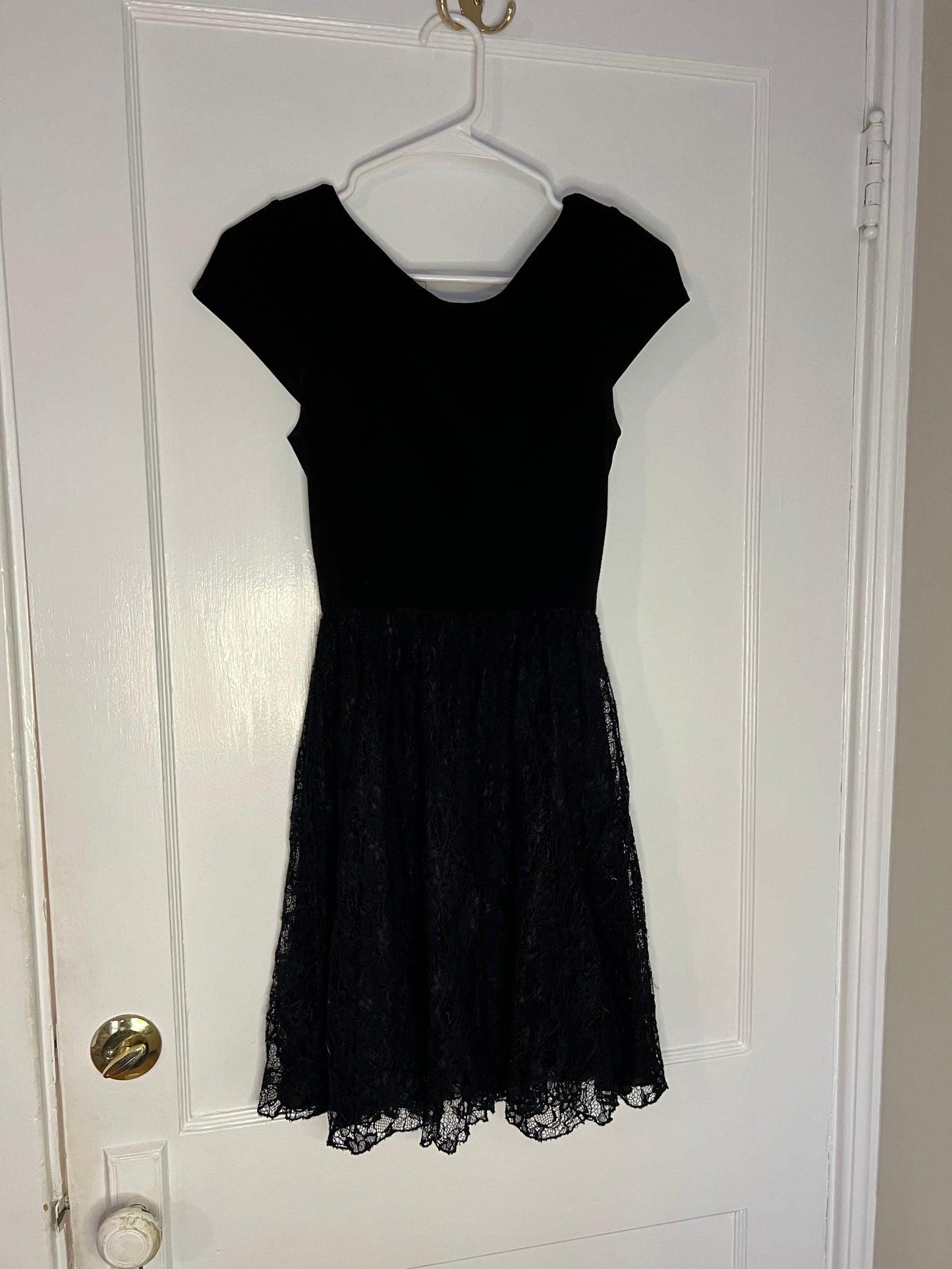 Alice and Olivia Black Lace Mini Dress Size XS EUC PPU 45208 or Spring Sale