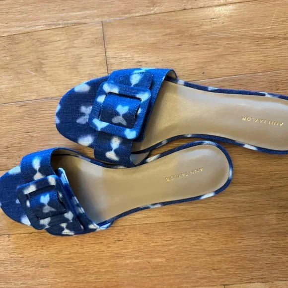 #105 Ann Taylor Slides size 9