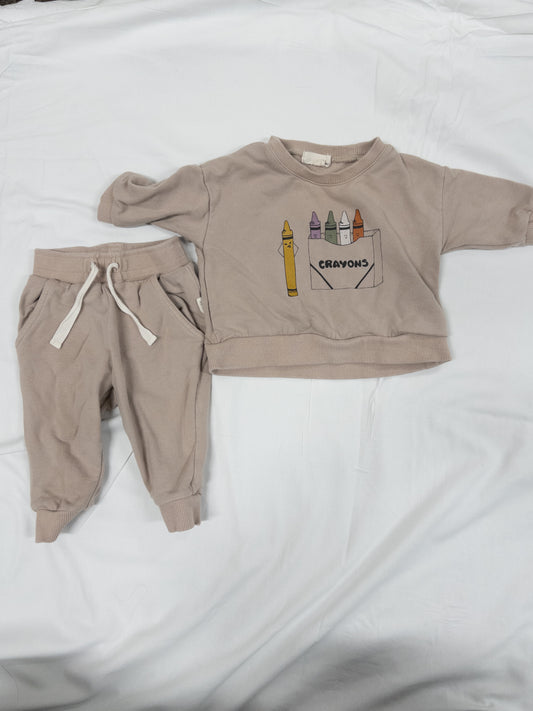 #151 brand: greige. Two pieces crayon sweat suit 6-9 month