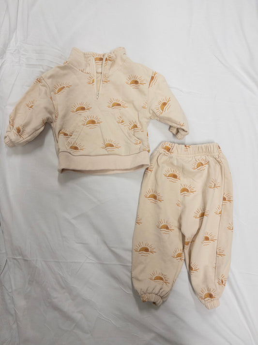 #151 girls 6-12 month sunshine sweat suit. Unknown brand