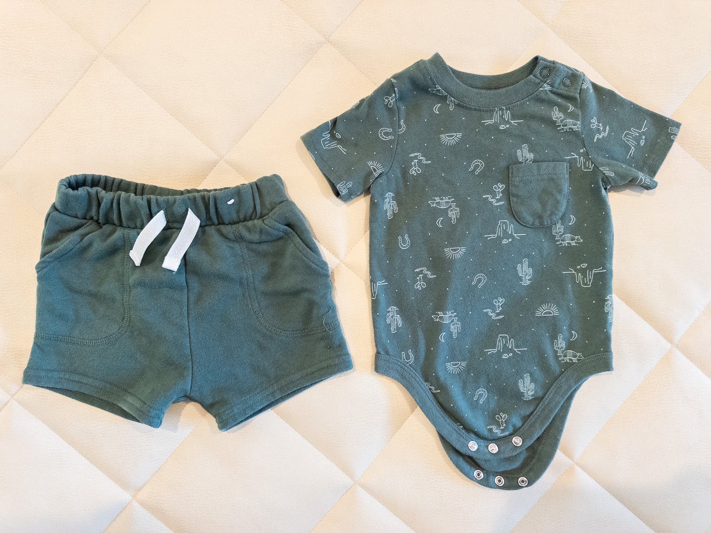 Garanimals 12m Green Shorts & Dessert Pattern Bodysuit - EUC