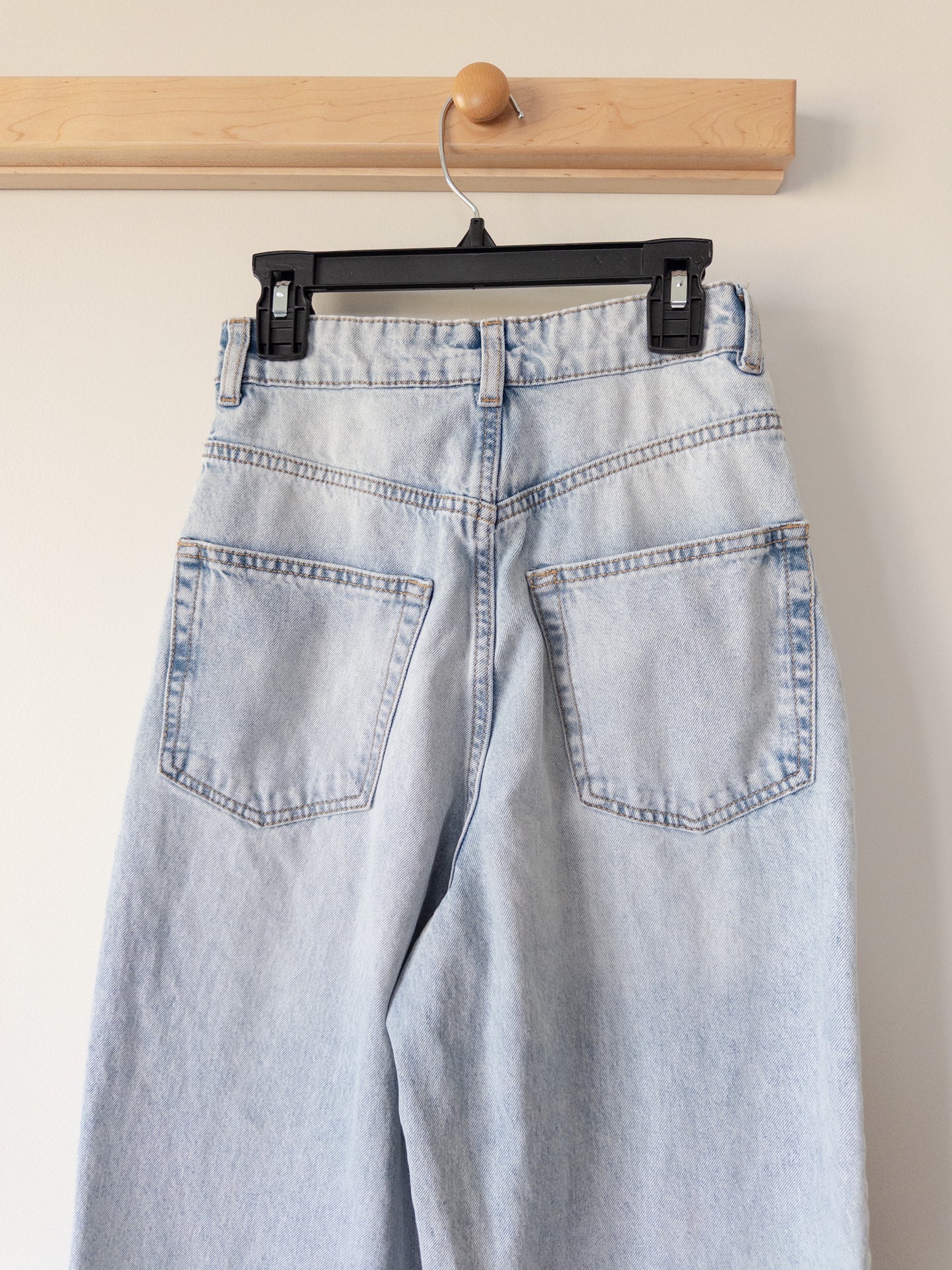 H&M Size 0 High Waist Wide Leg Jeans - EUC