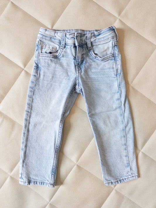 #152 H&M 2T light wash jeans - EUC