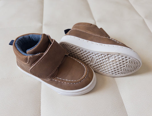 #152 Falls Creek 7c toddler boys shoes - EUC