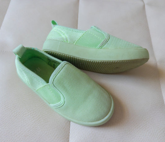 #152 H&M 7.5c pastel green slip on shoes - VGUC