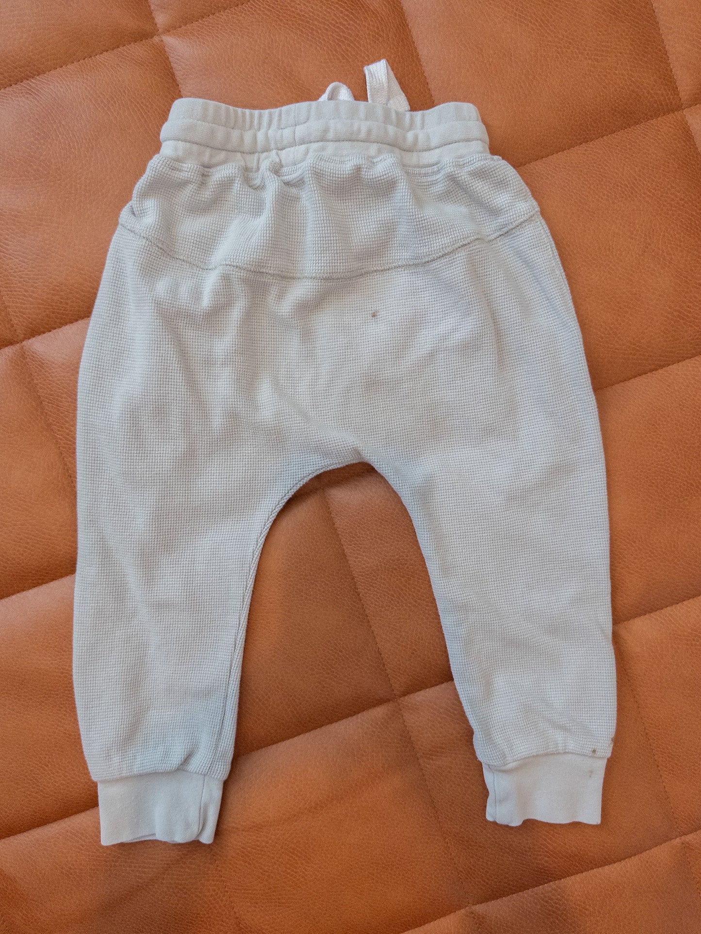 #152 Little Bipsy 2-3T light gray textured lightweight sweatpants - GUC