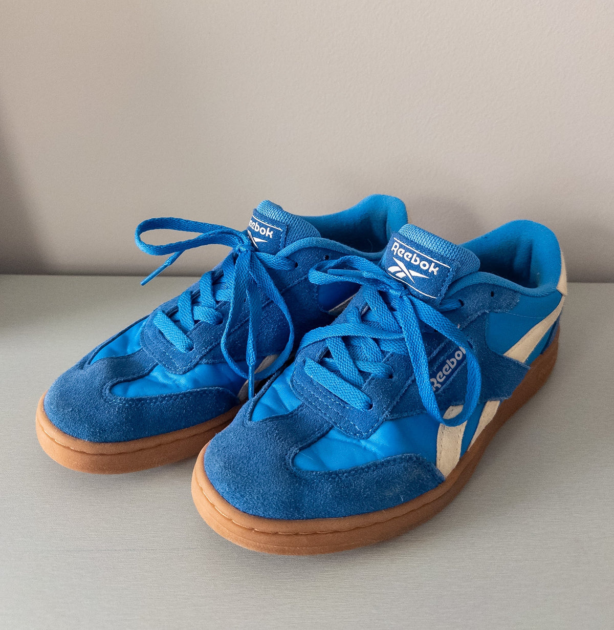 #37 Women's 7 Blue Reebok Sneakers - EUC