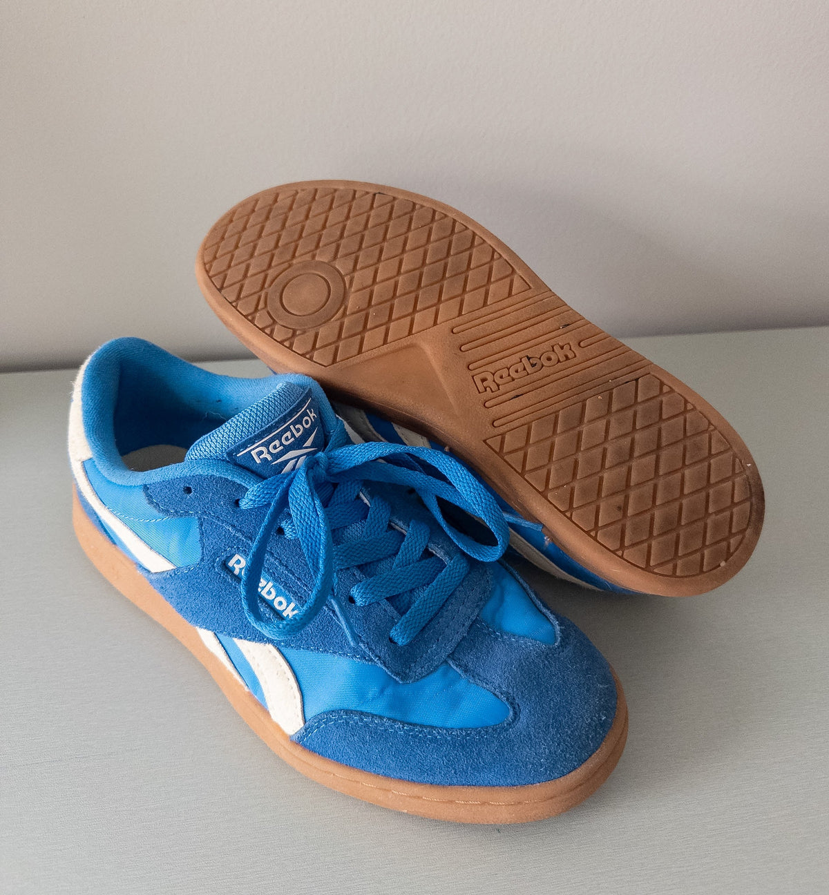 #37 Women's 7 Blue Reebok Sneakers - EUC