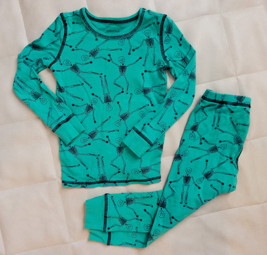 #37 - 4T Nordstrom Skeleton Halloween Pajamas - VGUC