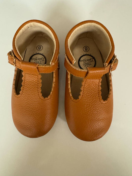 REDUCED #92 girls size 8 brown leather pecan t bar shoe like new. Little love bug