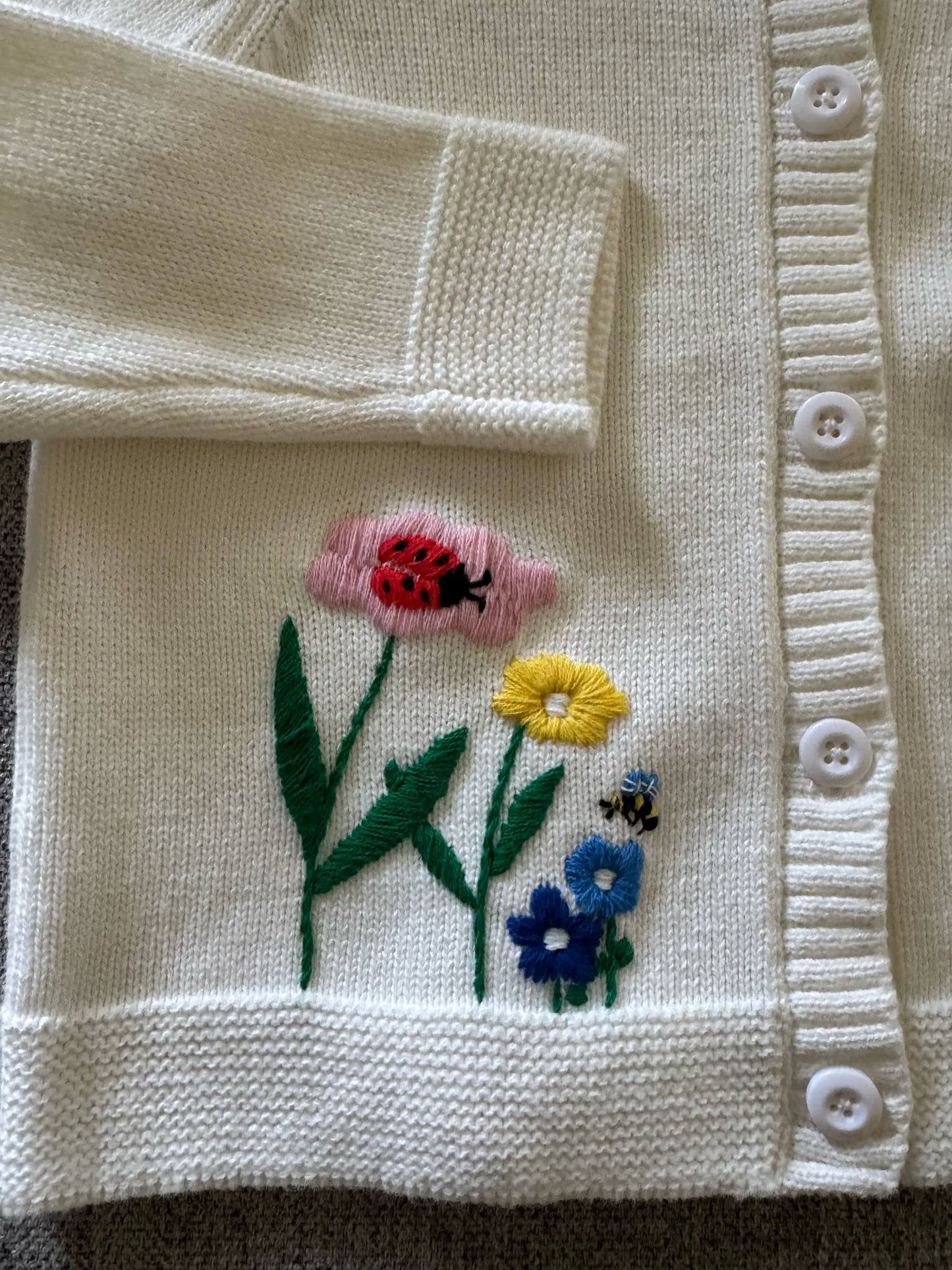 REDUCED #92 Girls size 4 t NEW Hanna andersson white spring flower button sweater