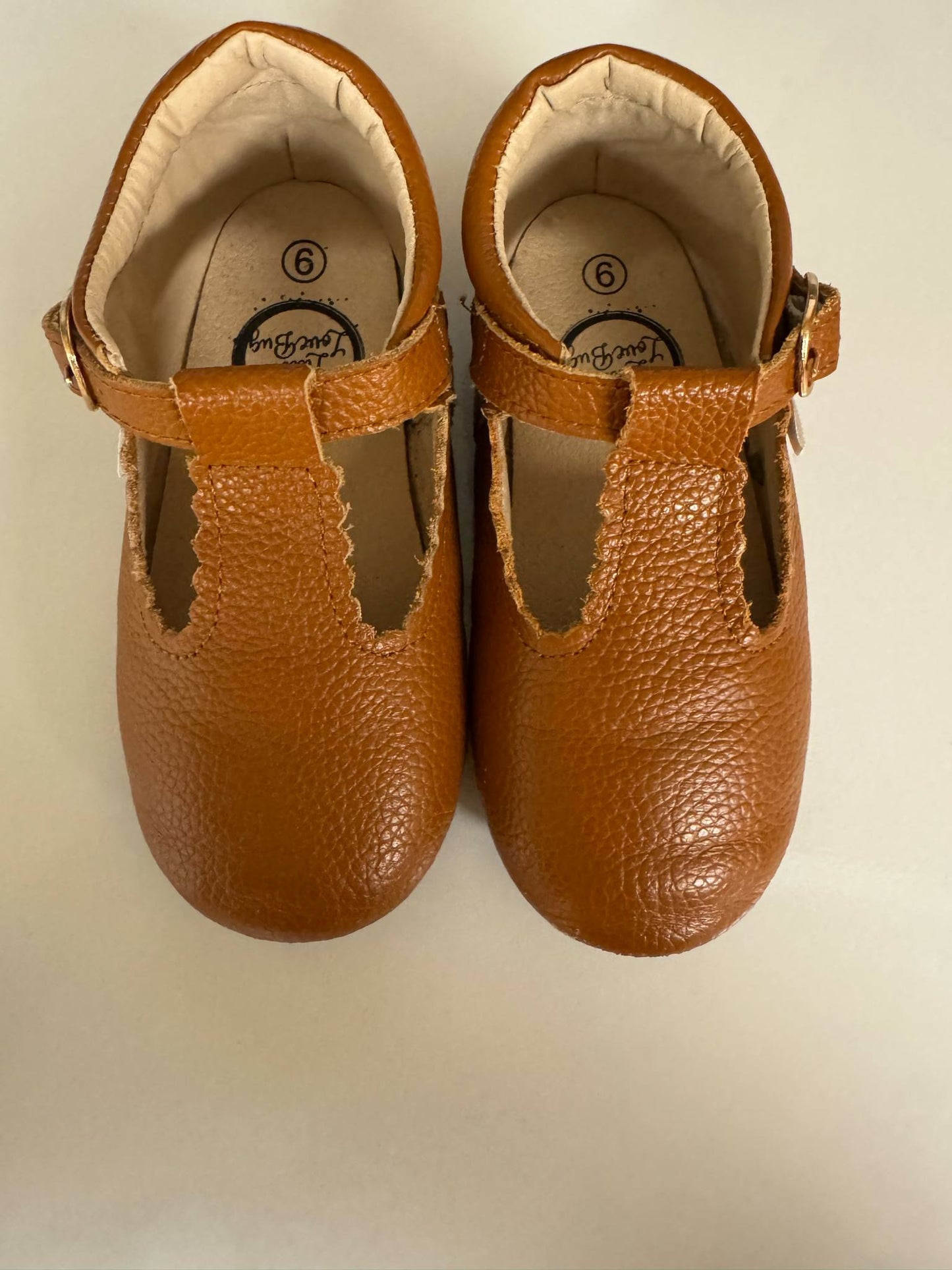 REDUCED #92 Girls size 9 brown leather pecan t bar shoe like new. Little love bug