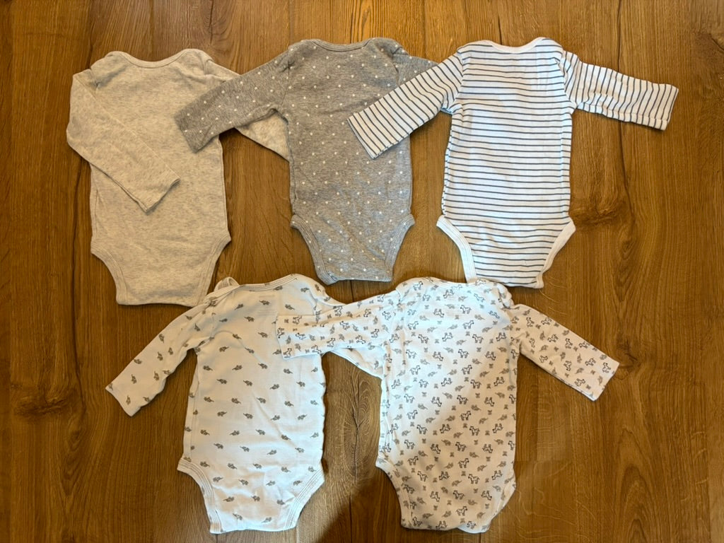#6 - Carters Simple Joys Long Sleeved Onesies/Bodysuits - Set of 5, Grey and White - Gender Neutral - 0-3 months