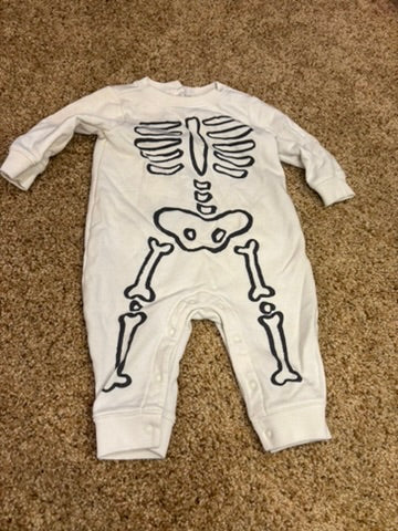 #86A skeleton sweatshirt onesie, so cute! 3-6mo, gymboree