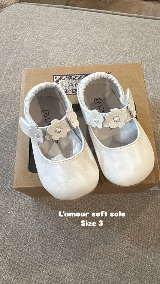 #145 L'amour soft sole dress shoe Size 3 NWT