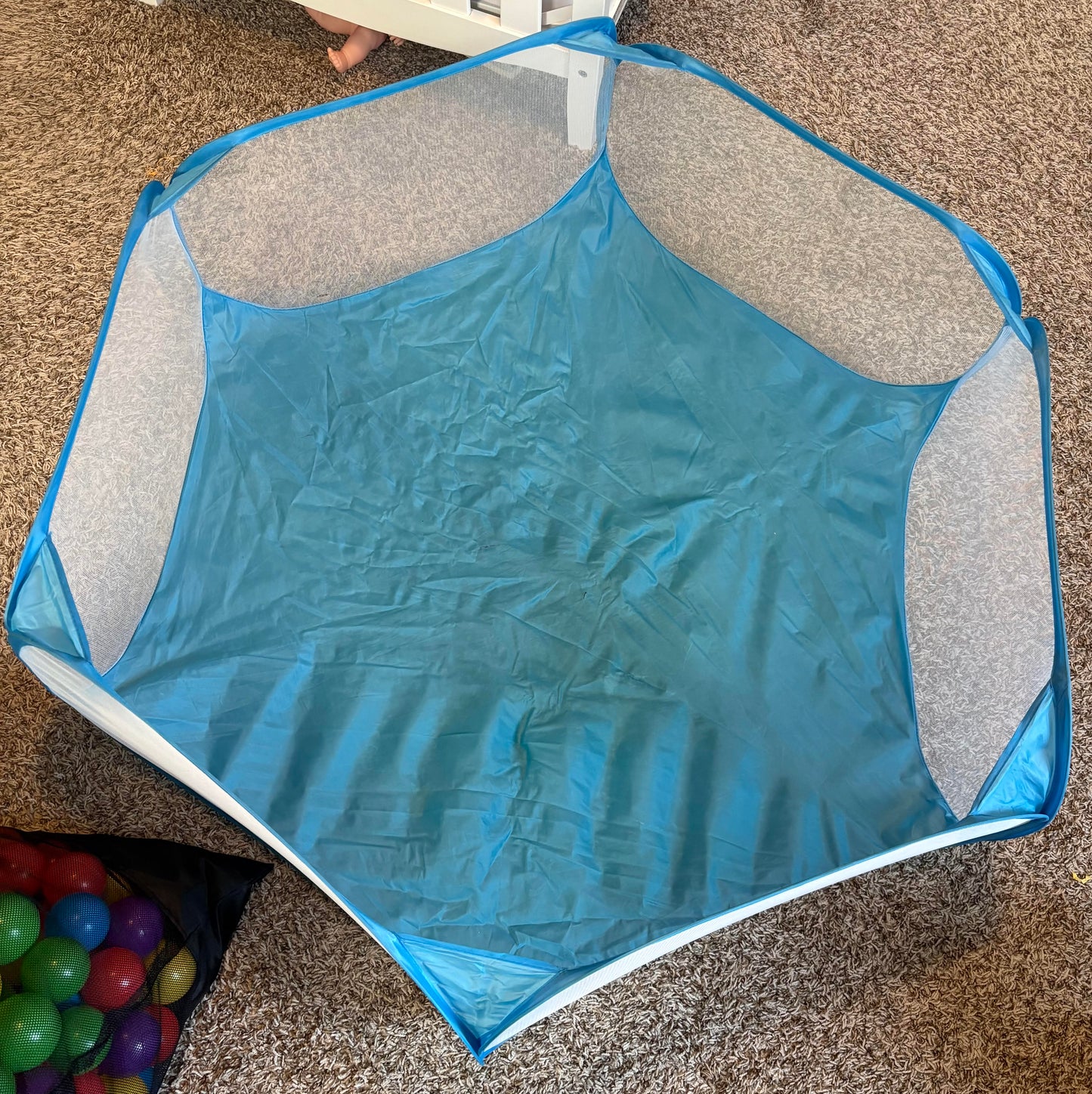 REDUCED #145 Foldable ball pit w/ balls and carrying bag