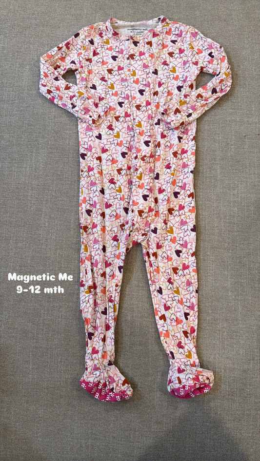 #145 Magnetic Me hearts sleeper Girls 9-12 mth EUC