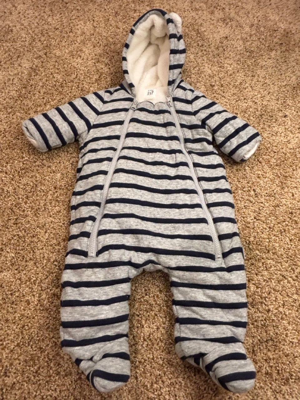 #86A boy or girl winter bunting, baby gap, 0-3 mo REDUCED PRICE