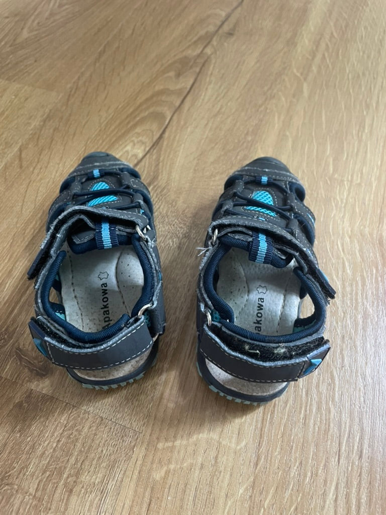 #6 - Boys Water Shoes, size 24/size 8