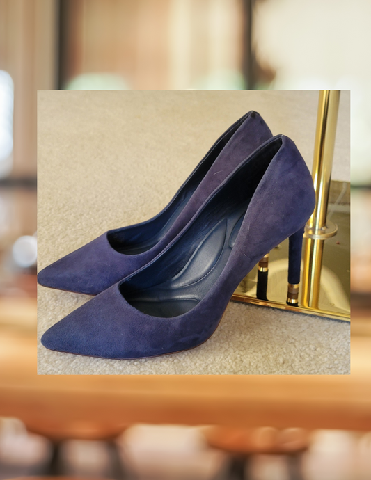 #59 Womens Size 7 Blue Suede Heels