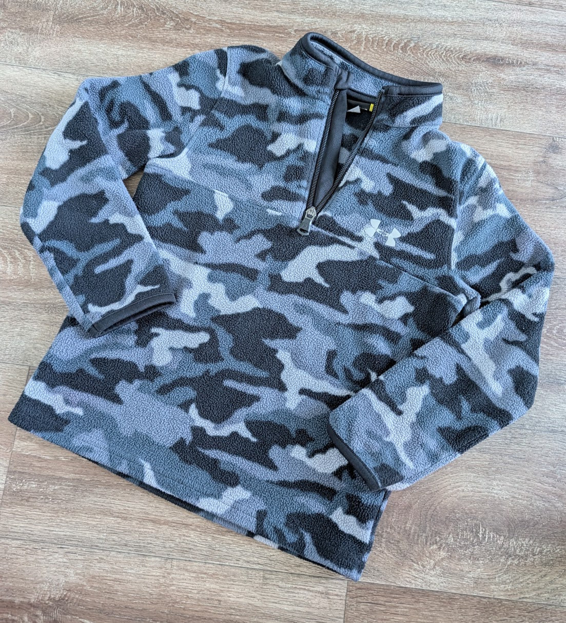 #8 Boys Under Armour Fleece Size 5T