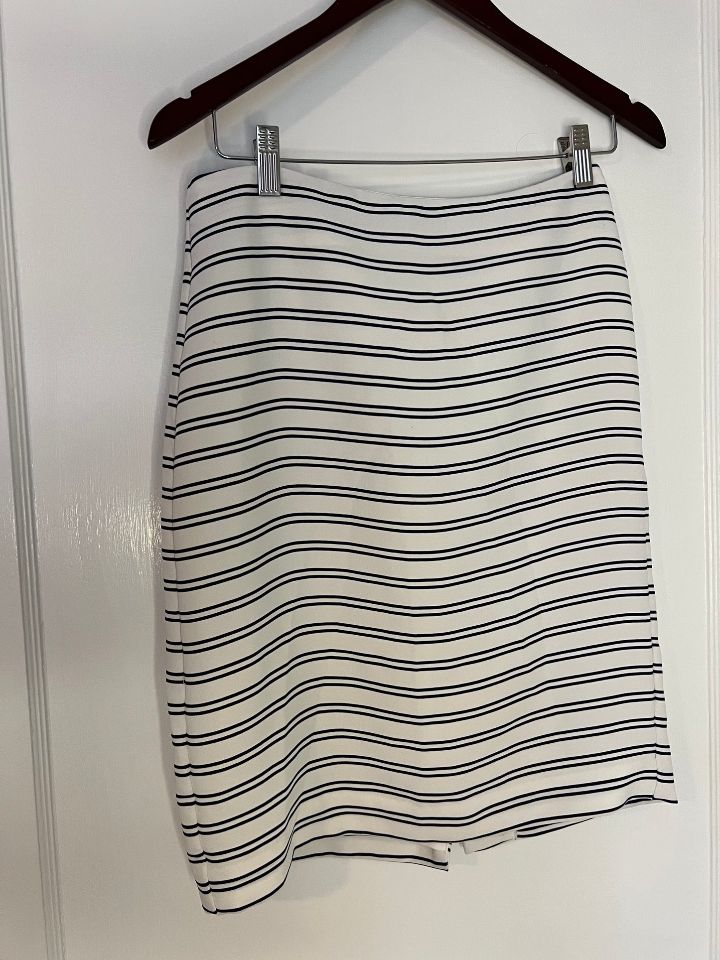 Banana Republic Blue and White Striped Pencil Skirt Size 4P EUC PPU 45208 or Spring Sale