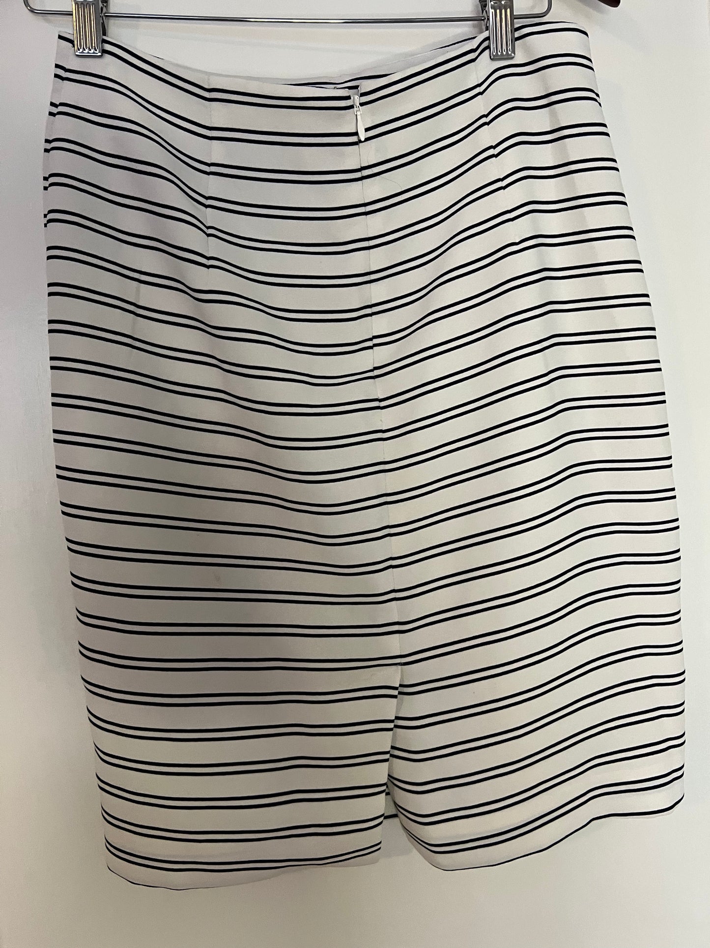 Banana Republic Blue and White Striped Pencil Skirt Size 4P EUC PPU 45208 or Spring Sale
