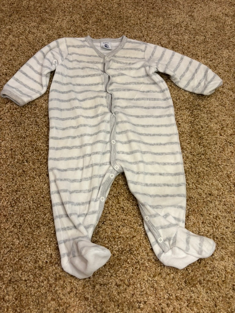 #86A boys 6mo sleeper, thicker soft material