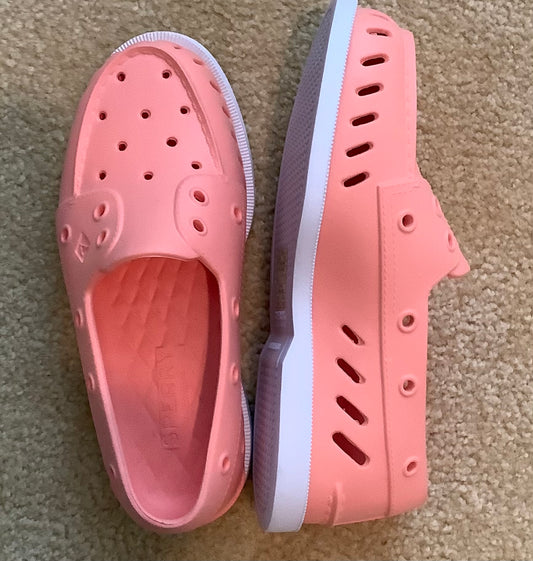#130 NWT Sperry Coral Waterproof Slip ons Sz 6
