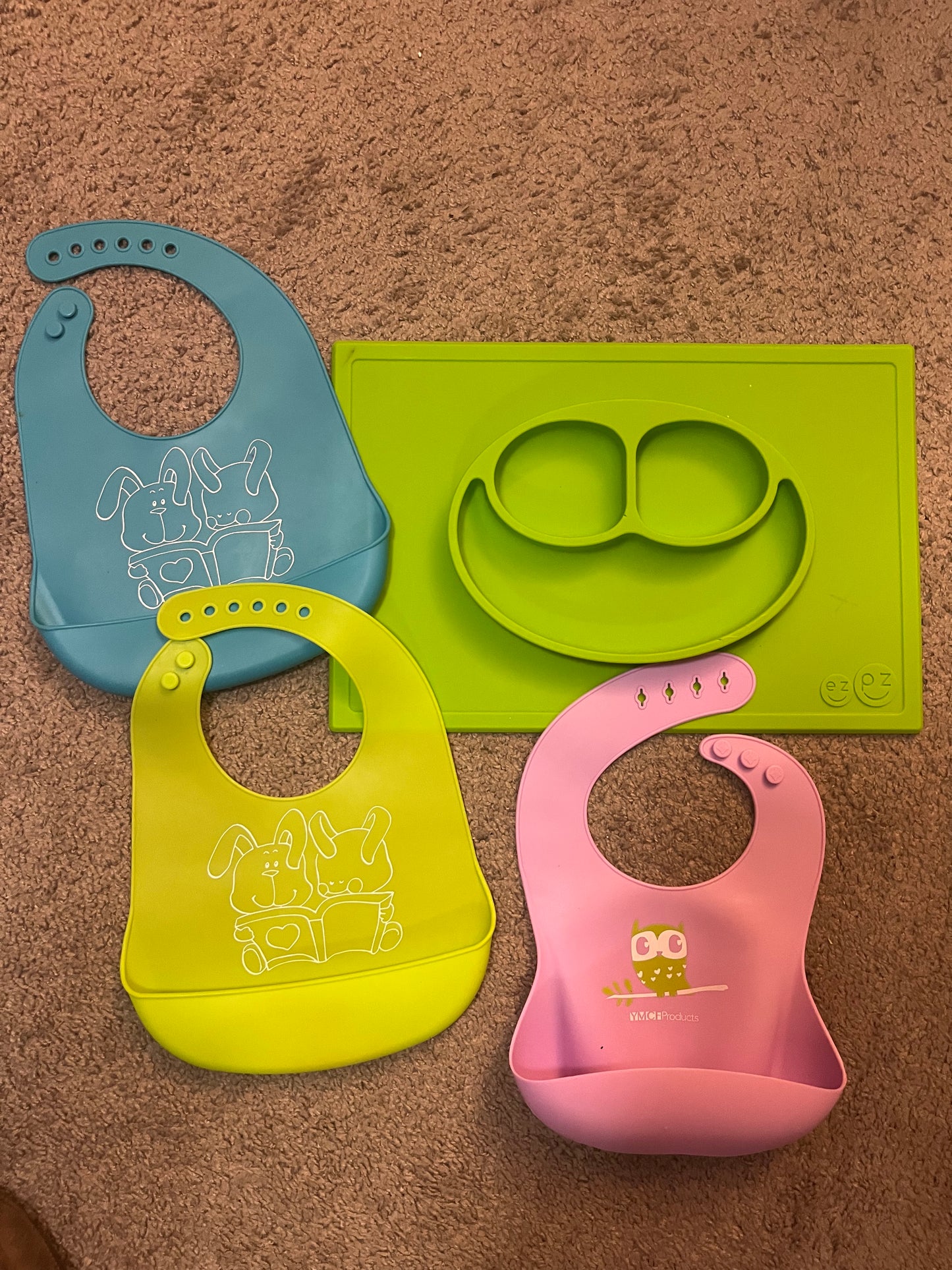 REDUCED: EZPZ Baby suction Plate and bib bundle