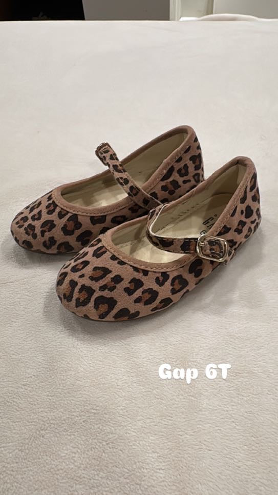 #145 Gap leopart ballet flats Size 6T GUC