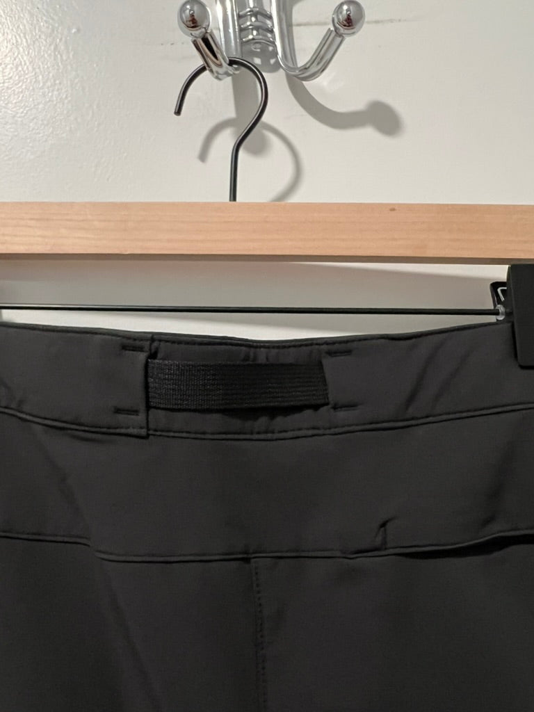 Seller #76 - The North Face Women's Bridgeway Zip-Off Pant Black Size US 8 Year 2023