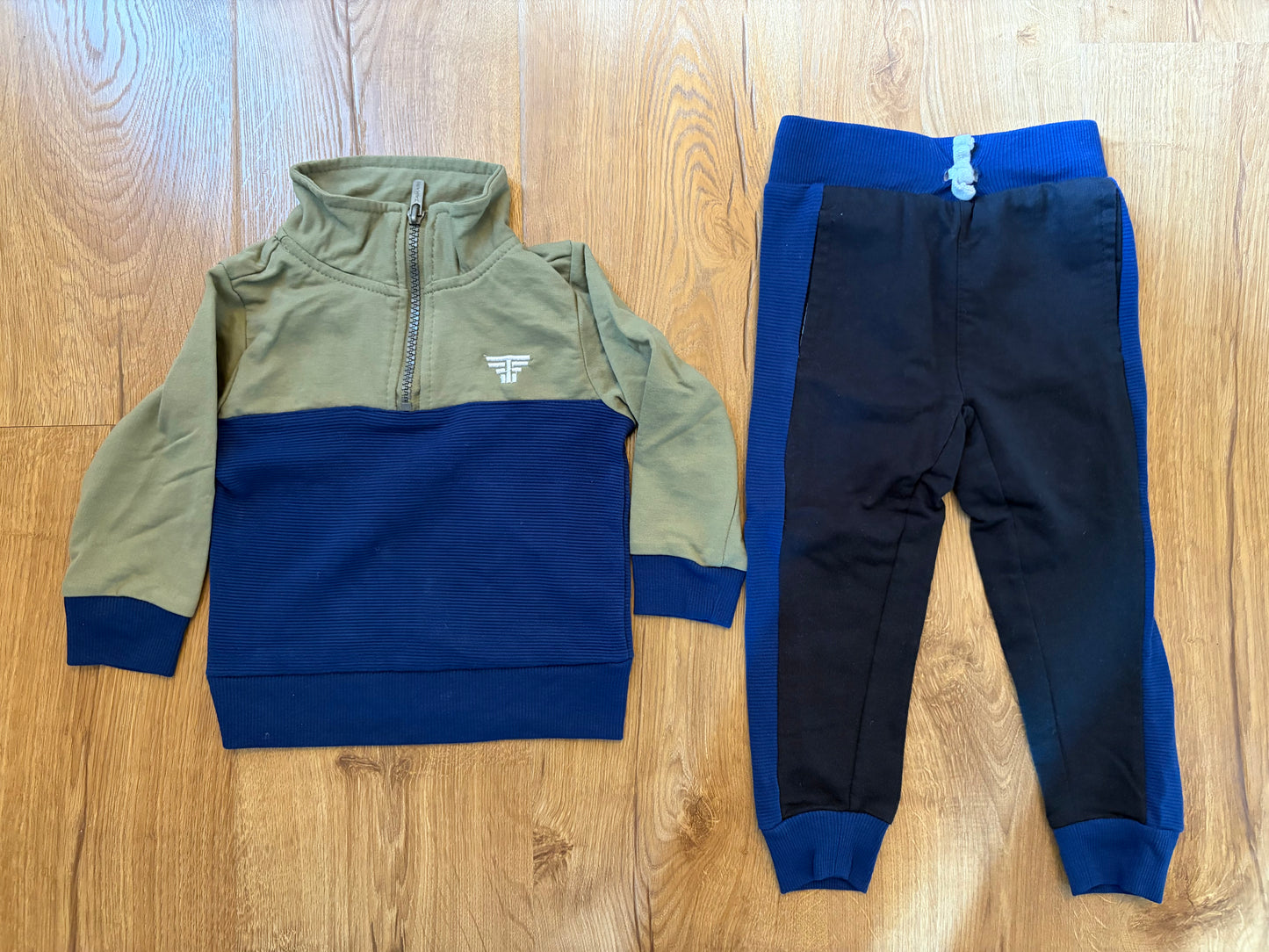 #6 - Tahari Boys Navy and Green Sweatsuit - 24 months