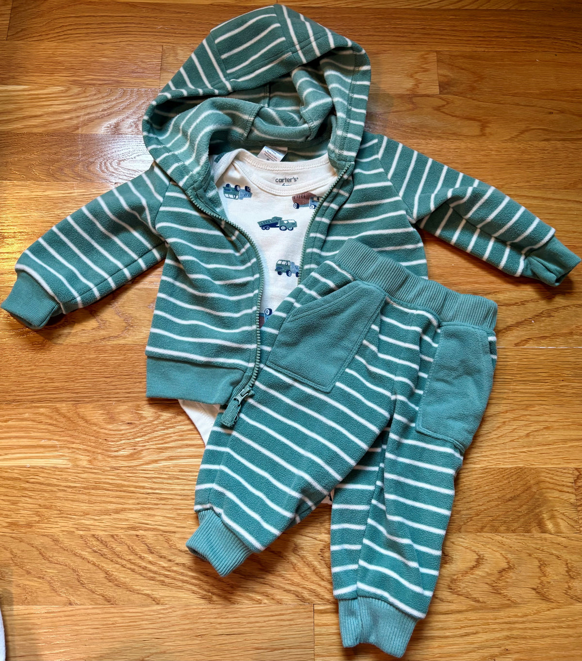 #69 Carter's Fleece Outfit 6M