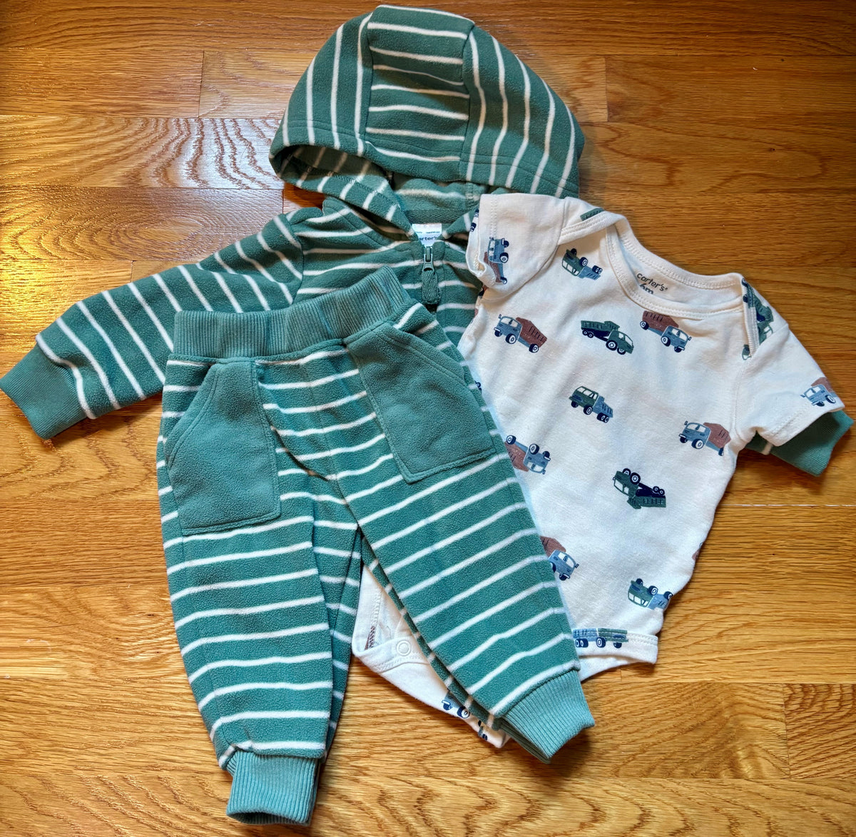 #69 Carter's Fleece Outfit 6M