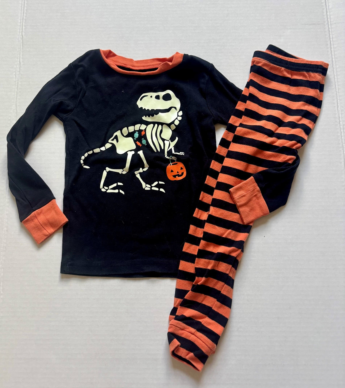 #154 Carter's Glow in the Dark Halloween Dino Pajama Boys 4 VGUC