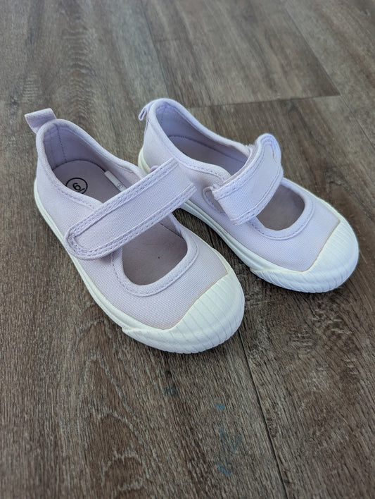 #144 - Girls Cat & Jack Shoes Size 6T