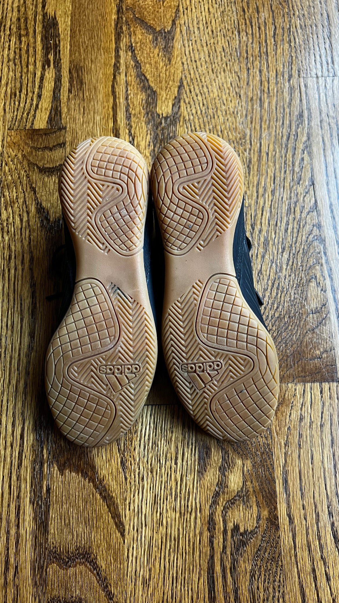 Seller #115 - Adidas Predator Boys Size 3 Indoor Soccer / Futsal Shoes, VGUC