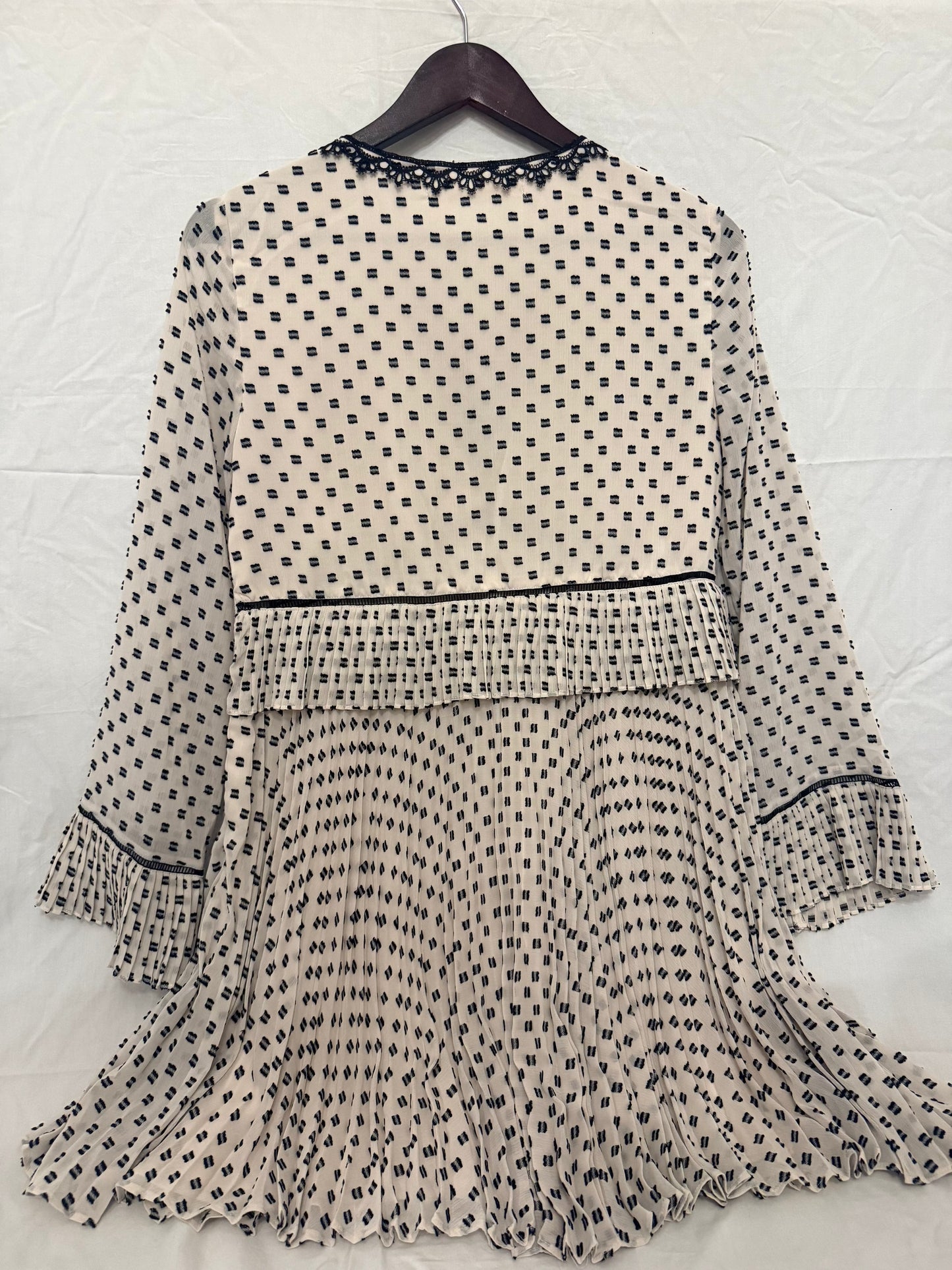 #143 Chelsea & Violet pleated long sleeve dress size small (S)