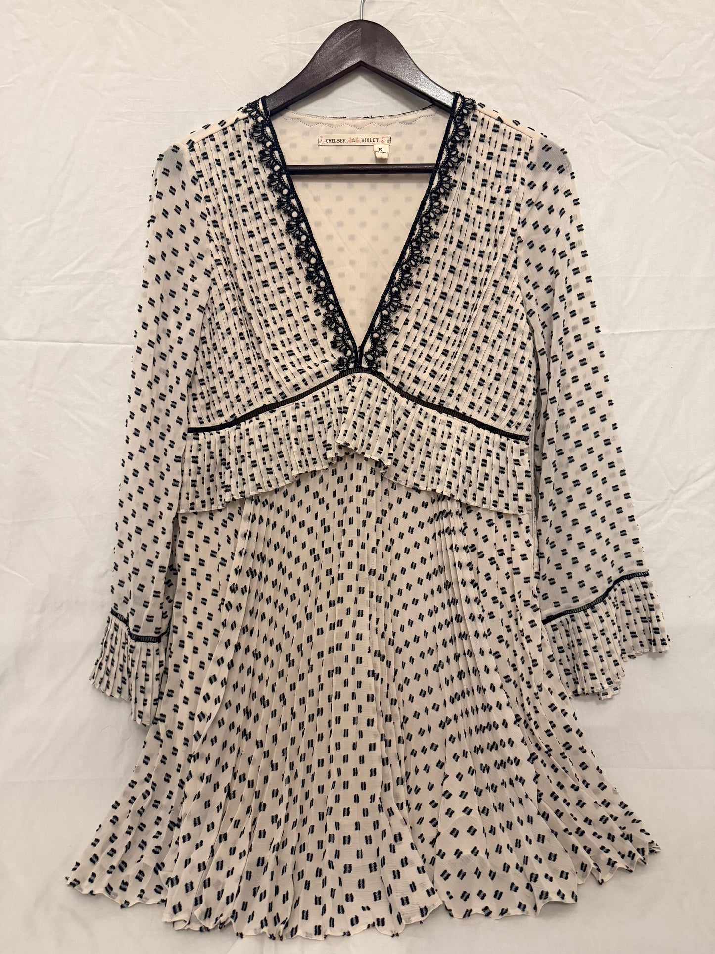 #143 Chelsea & Violet pleated long sleeve dress size small (S)