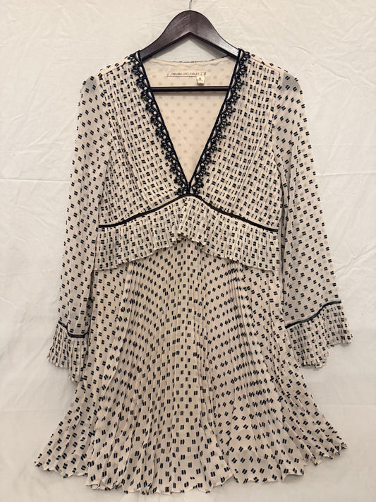 #143 Chelsea & Violet pleated long sleeve dress size small (S)