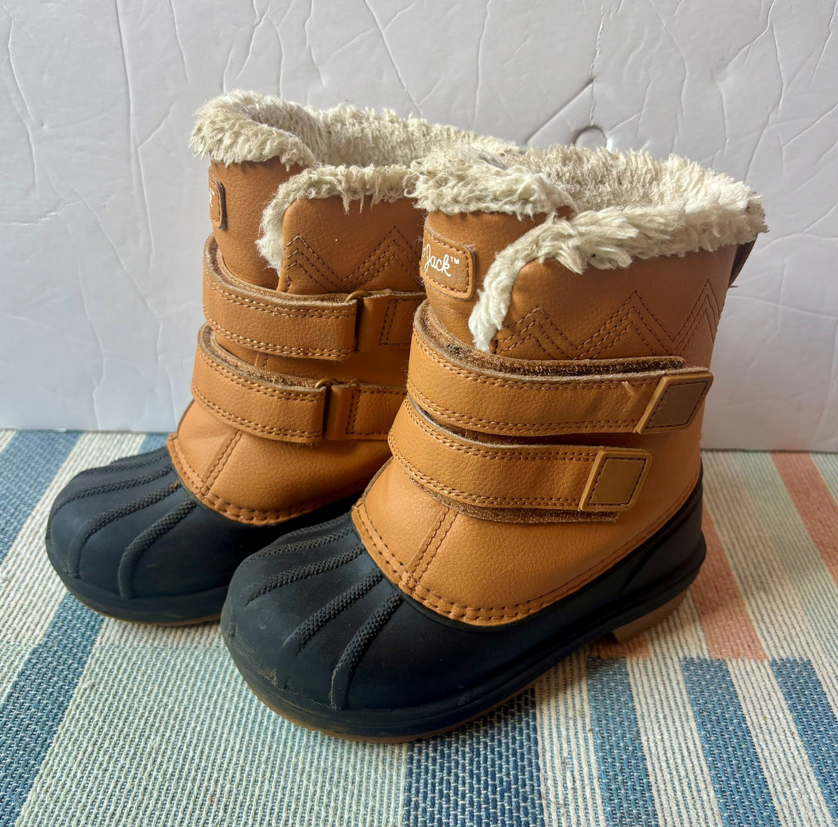 #154 Cat and Jack Winter Boots Boys Size 10 VGUC