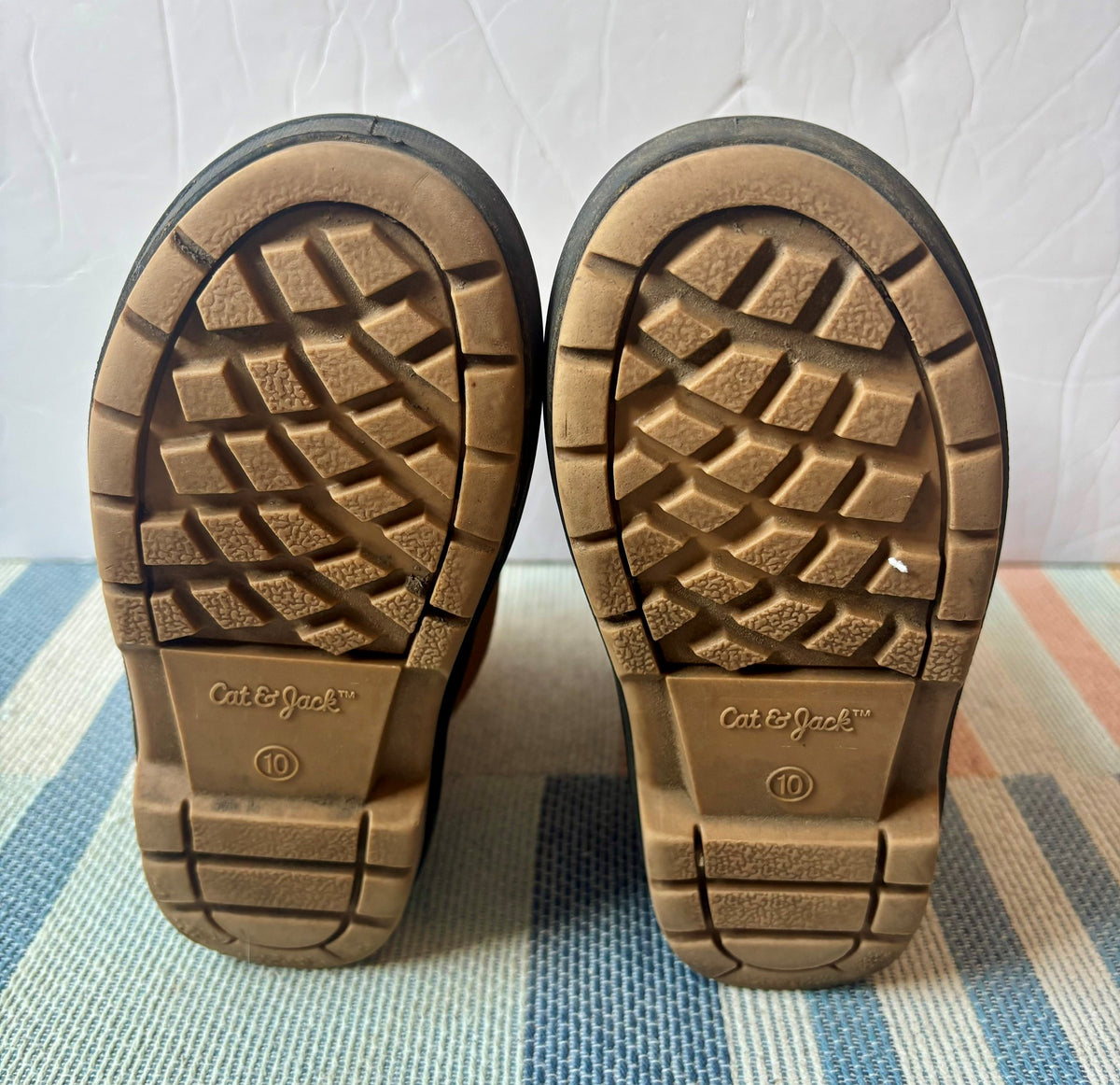 #154 Cat and Jack Winter Boots Boys Size 10 VGUC
