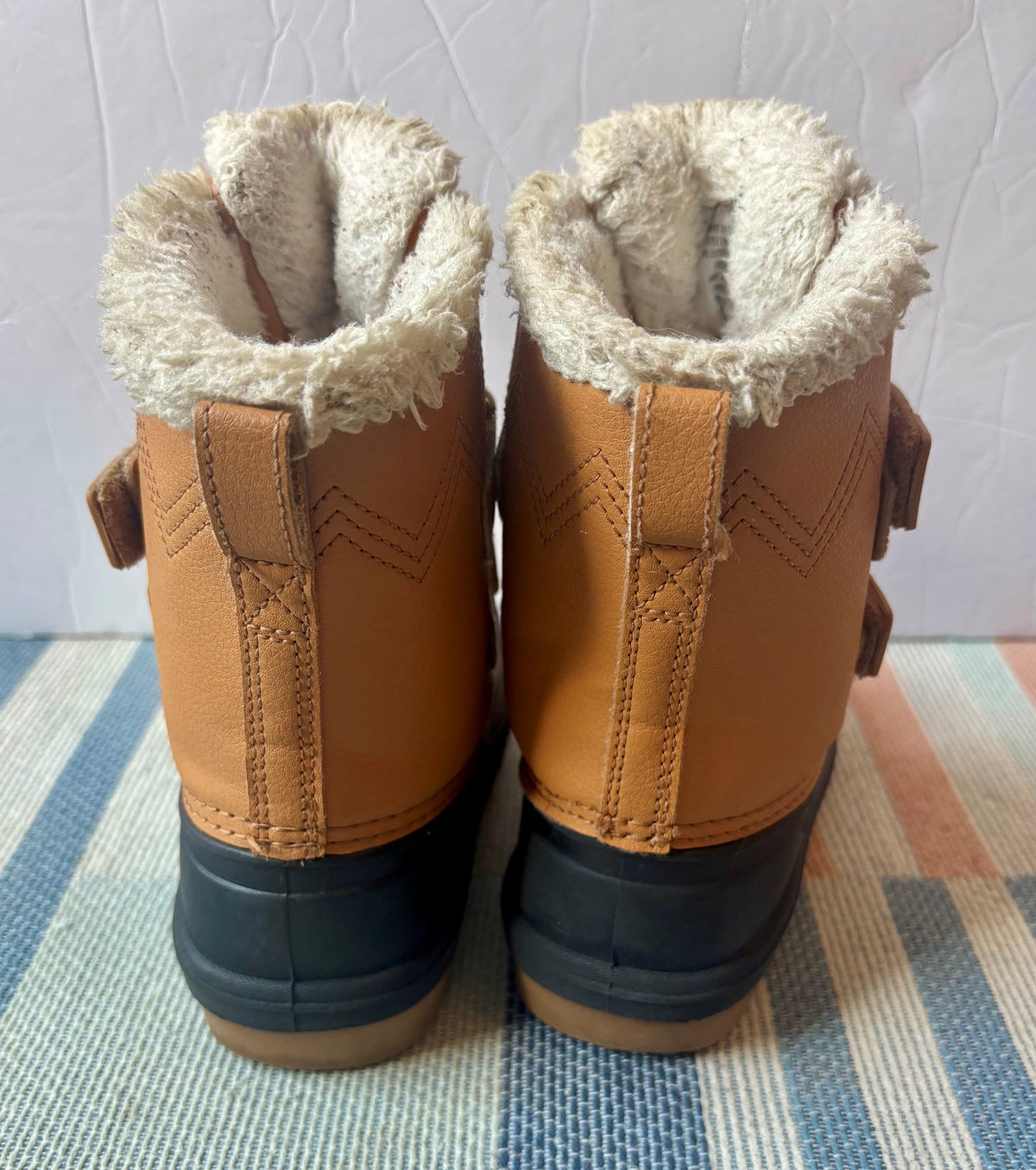 #154 Cat and Jack Winter Boots Boys Size 10 VGUC