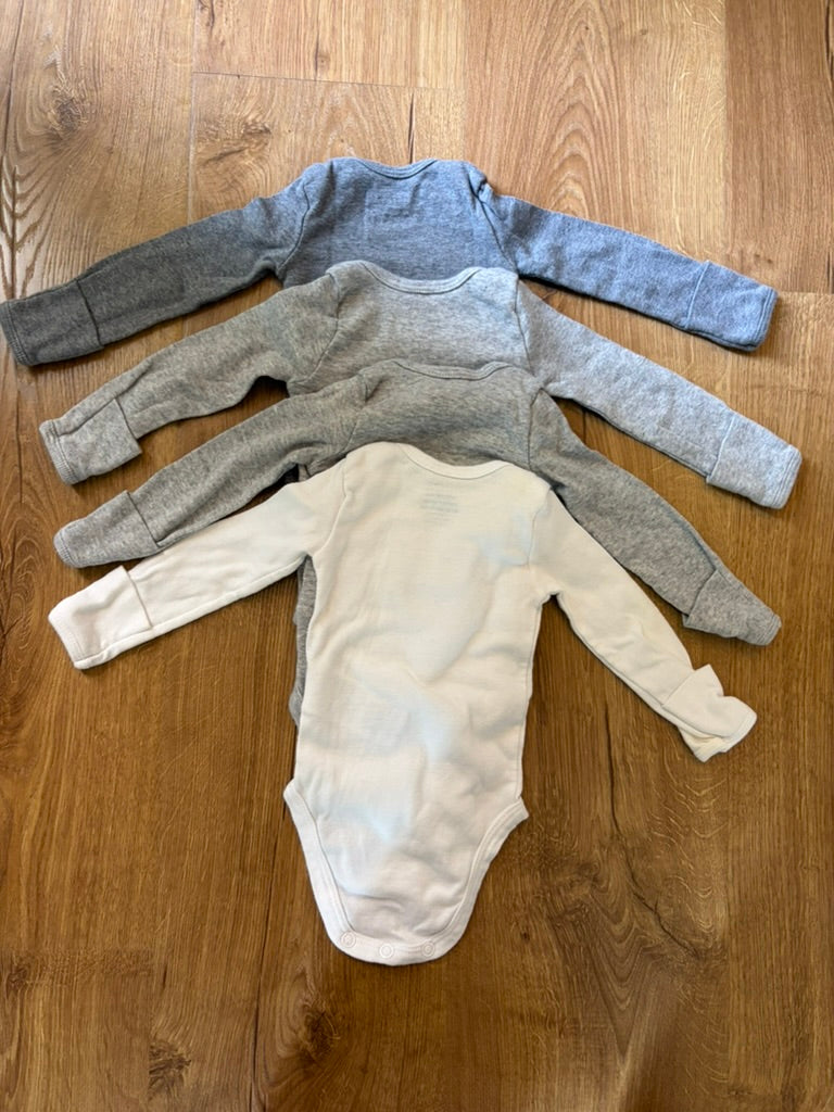 #6 - Carters Long-Sleeved Bodysuits/Onesies - 0 months/ Newborn (4-pack white and grey)